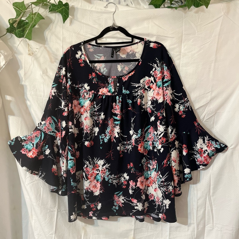 New Directions Curvy women’s top 2X.             C4